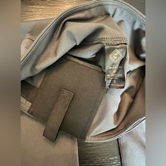 Women’s gray concealed carry leggings. Small - Picture 3 of 3
